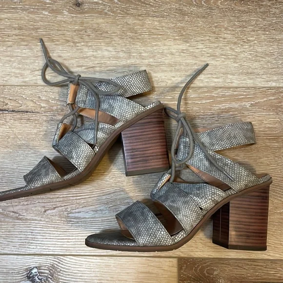 BC Grey Snakeskin Cut Out Lace Up Block Heels Size 7 - Picture 2 of 6